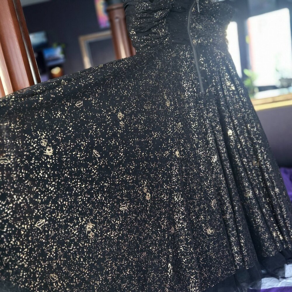 TORRID BETSEY JOHNSON GOTH PIN UP BLACK GOLD STRAPLESS TULLE TEA DRESS 18 - Picture 9 of 11
